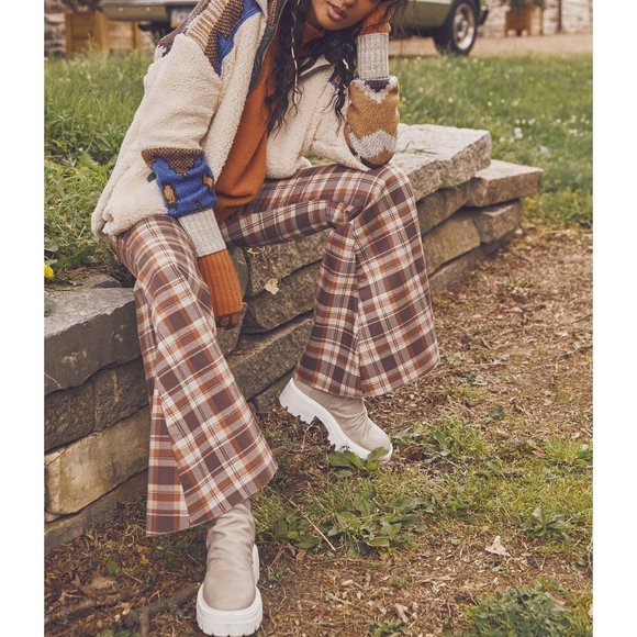 🎉LAST CHANCE🎉 FREE PEOPLE Just Float On Printed Flare Jeans / Dark Chocolate - Picture 8 of 9